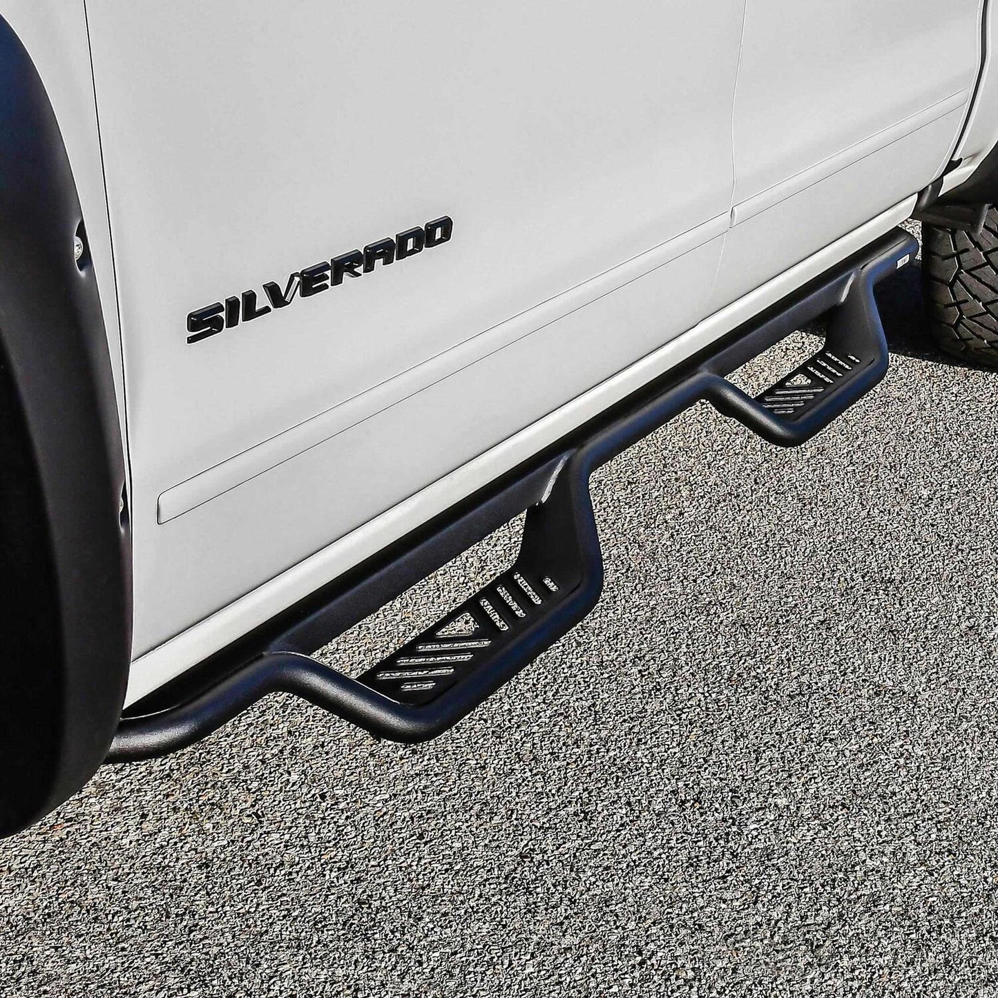 Westin Outlaw Drop Nerf Step Bars for Chevrolet Silverado / GMC Sierra trucks (2014-2019) - 20-13725