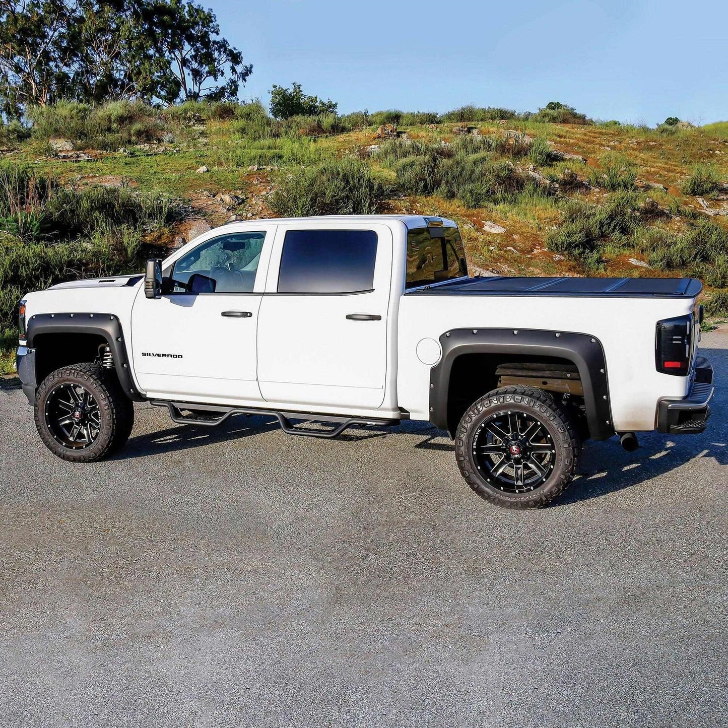 Westin Outlaw Drop Nerf Step Bars for Chevrolet Silverado / GMC Sierra trucks (2014-2019) - 20-13725