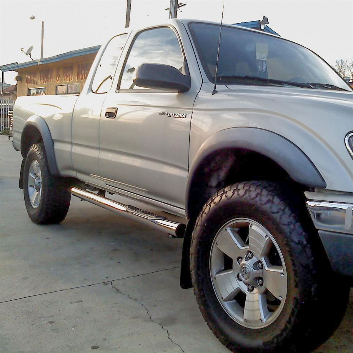 ARIES 3-in Round Polished Stainless Steel Nerf Bars for Toyota Tacoma Access Cab (1997-2004) - 202001-2
