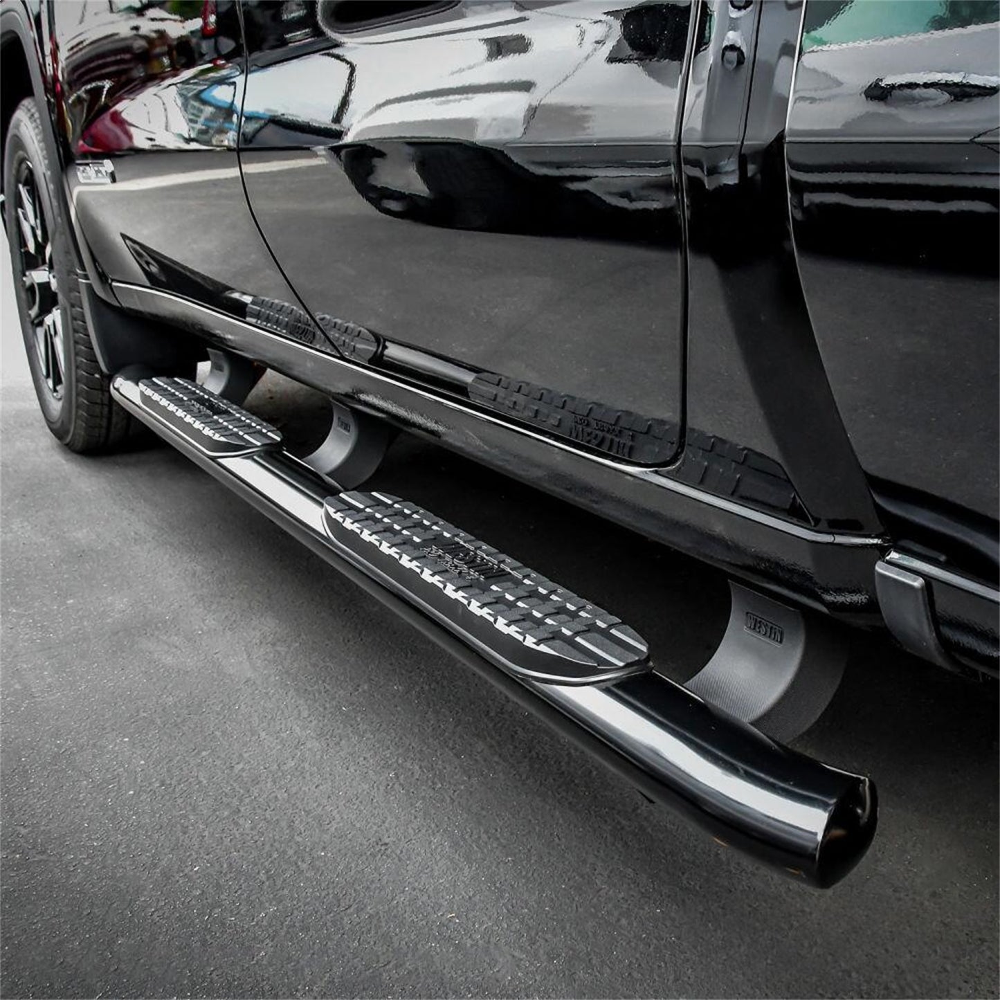 Westin PRO TRAXX 4 Oval Nerf Step Bars for Chevrolet Silverado / GMC Sierra trucks (2019-2026) - 21-24125