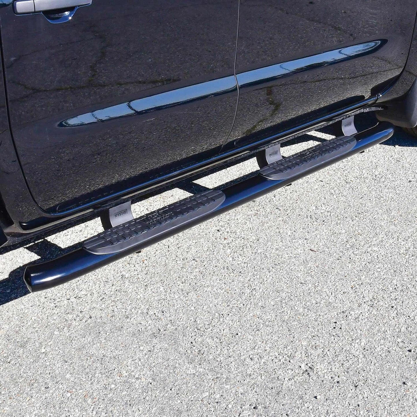 Westin PRO TRAXX 4 Oval Nerf Step Bars for Nissan Frontier (2022-2026) - 21-24215