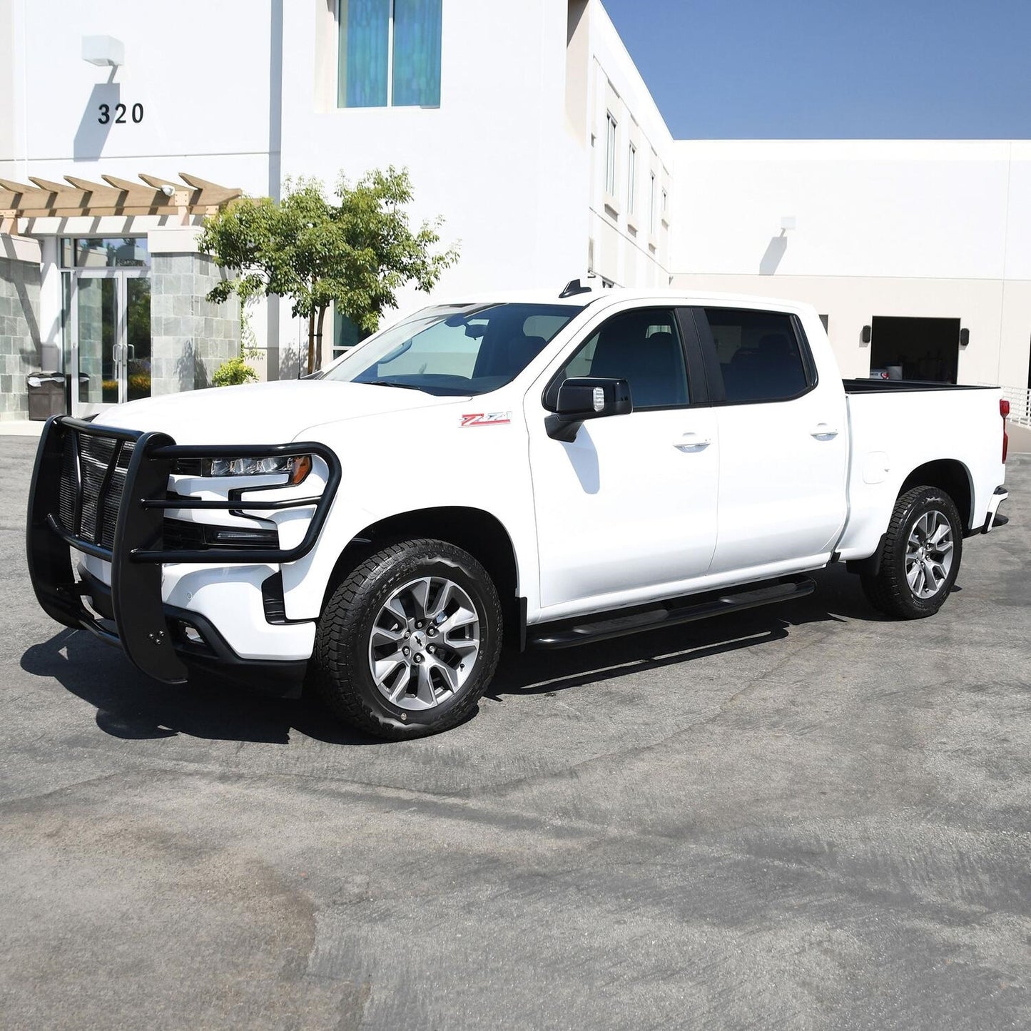 Westin Platinum 4 Oval Nerf Step Bars for Chevrolet/GMC Silverado/Sierra 1500 (2019-2026) - 21-4135