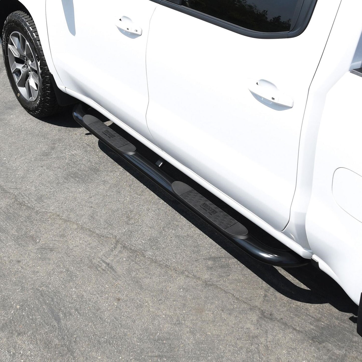 Westin Platinum 4 Oval Nerf Step Bars for Chevrolet/GMC Silverado/Sierra 1500 (2019-2026) - 21-4135