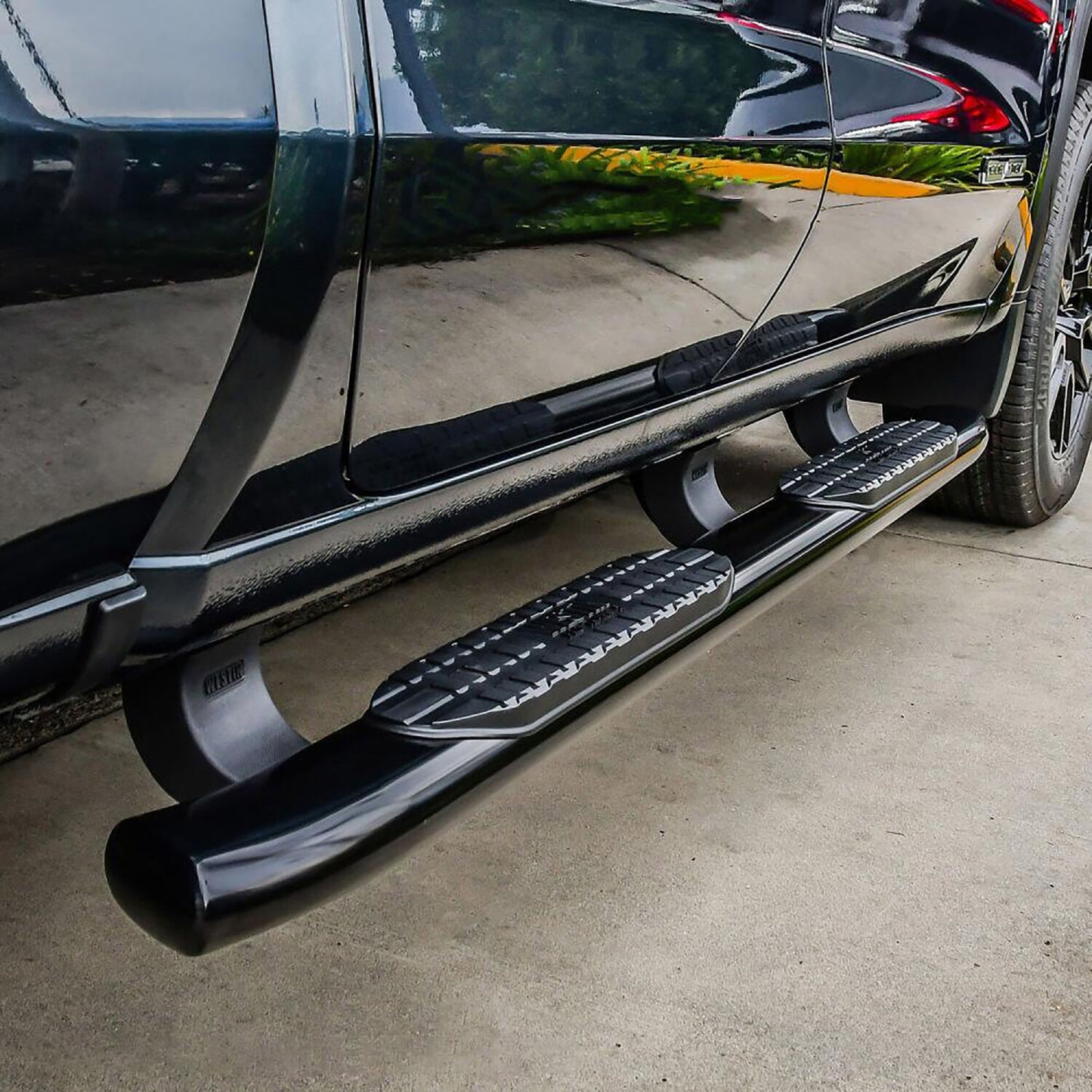 Westin PRO TRAXX 5 Oval Nerf Step Bars for Chevrolet Silverado / GMC Sierra trucks (2019-2026) - 21-54125