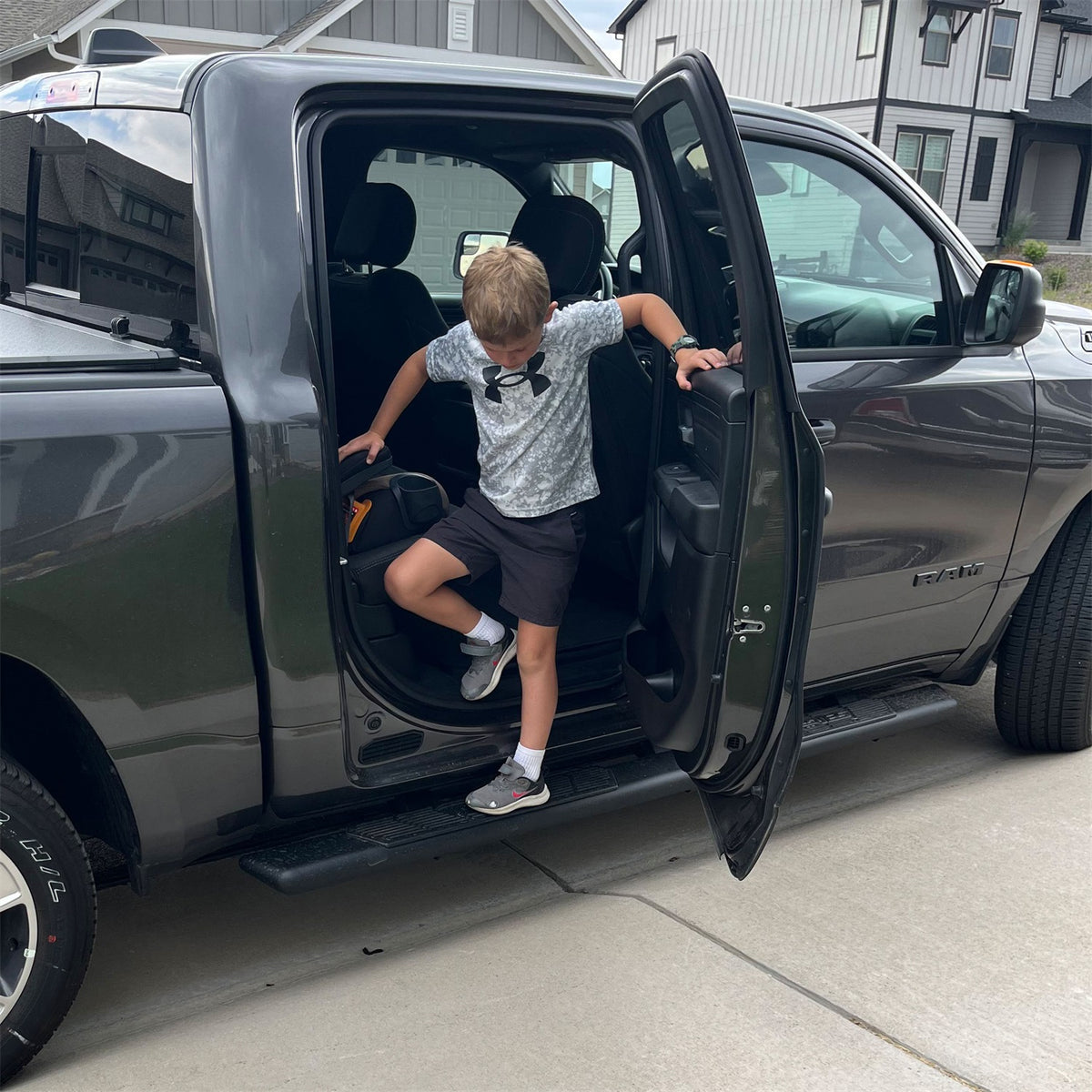 ARIES AscentStep Black Steel 5.5 x 91-in Truck Running Boards for RAM 1500 Crew Cab (2019-2026) - 2558007