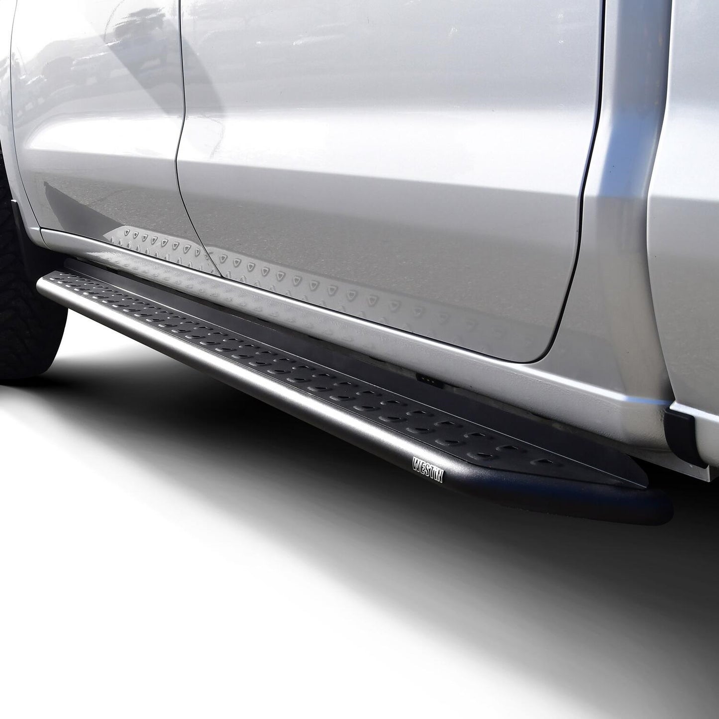 Westin Outlaw Running Boards for Chevrolet Silverado / GMC Sierra trucks (2019-2026) - 28-31275
