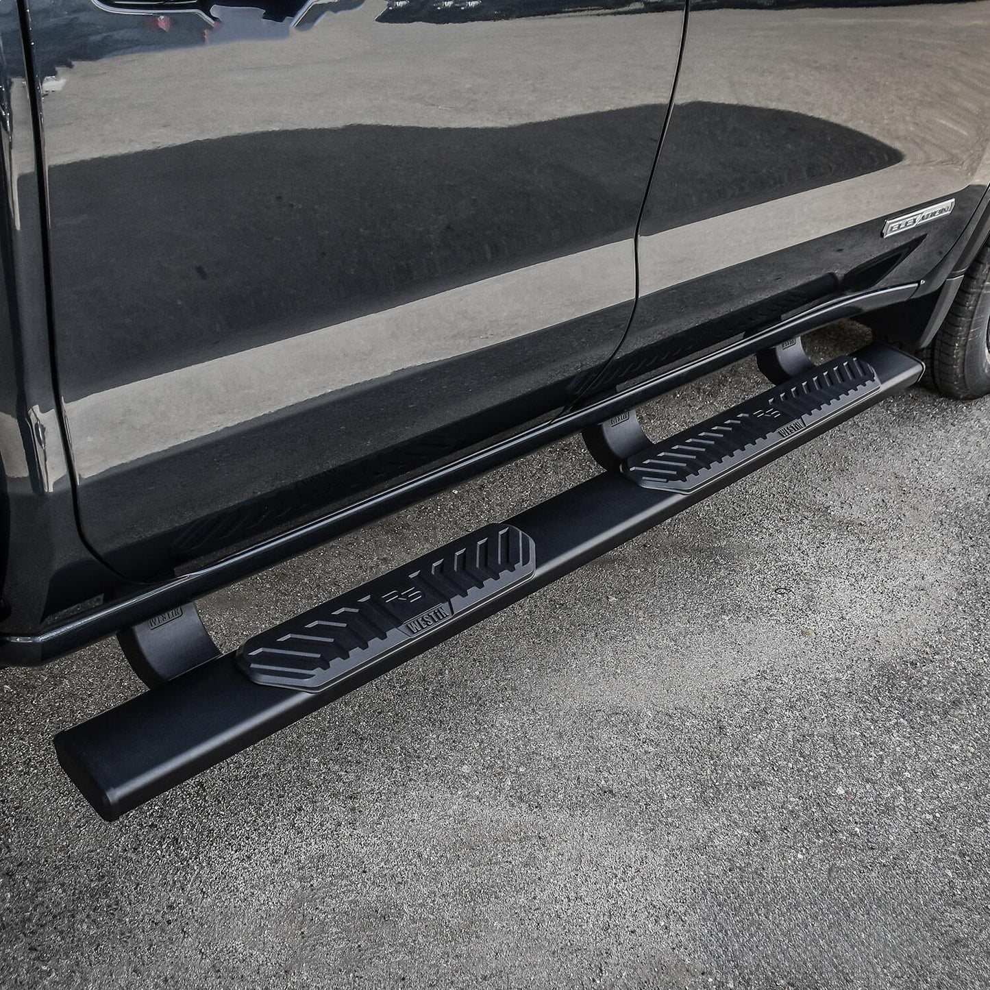 Westin R5 Nerf Step Bars for Chevrolet Silverado / GMC Sierra trucks (2019-2026) - 28-51265