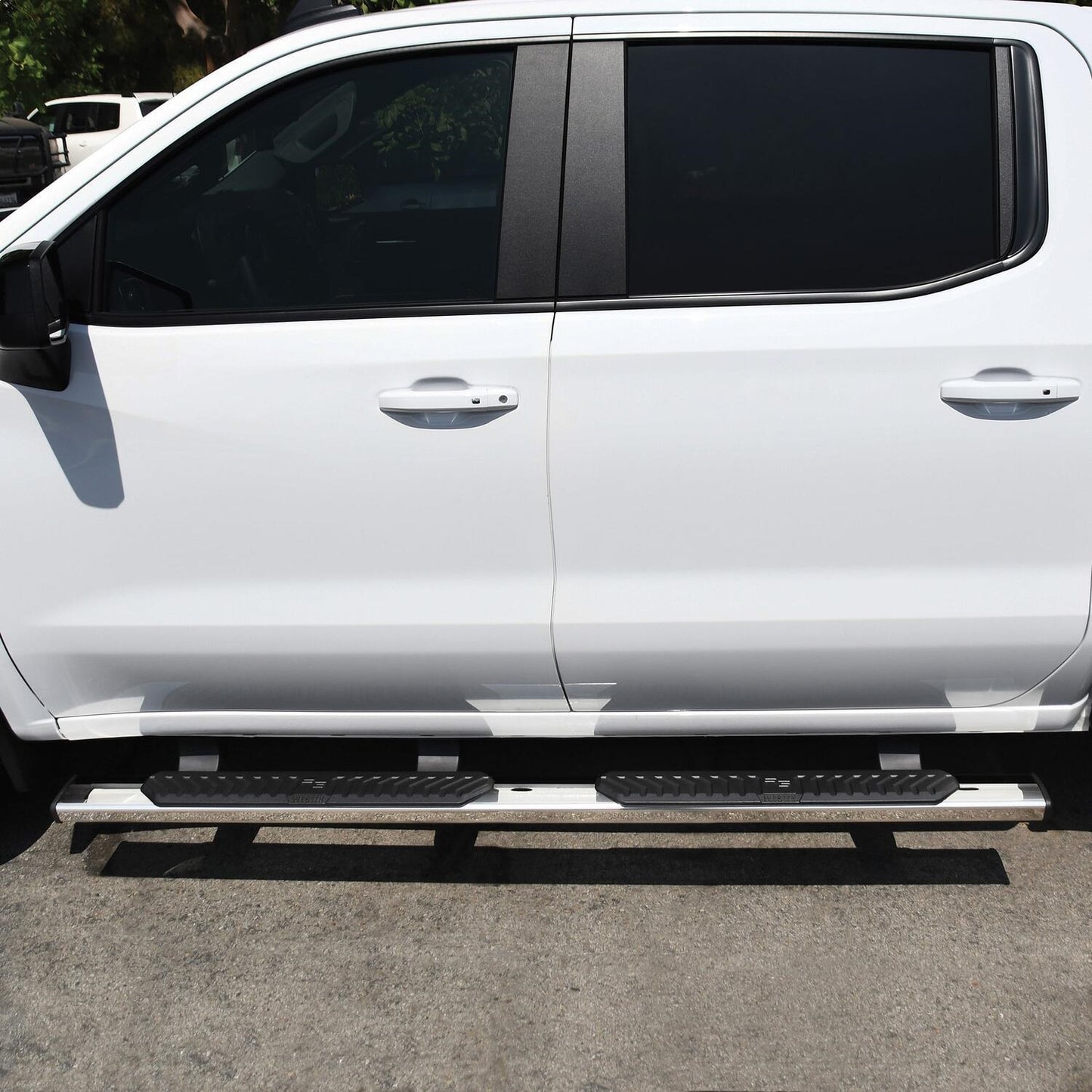 Westin R5 Nerf Step Bars for Chevrolet Silverado / GMC Sierra trucks (2019-2026) - 28-51270