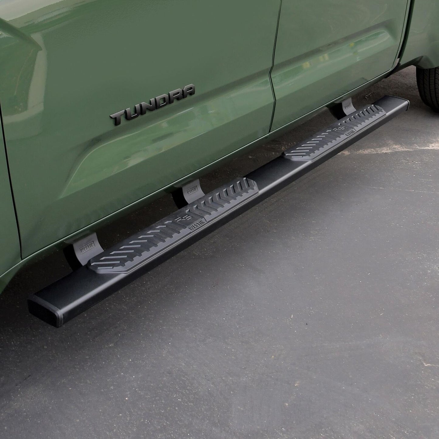 Westin R5 Nerf Step Bars for Toyota Tundra (2022-2026) - 28-51345