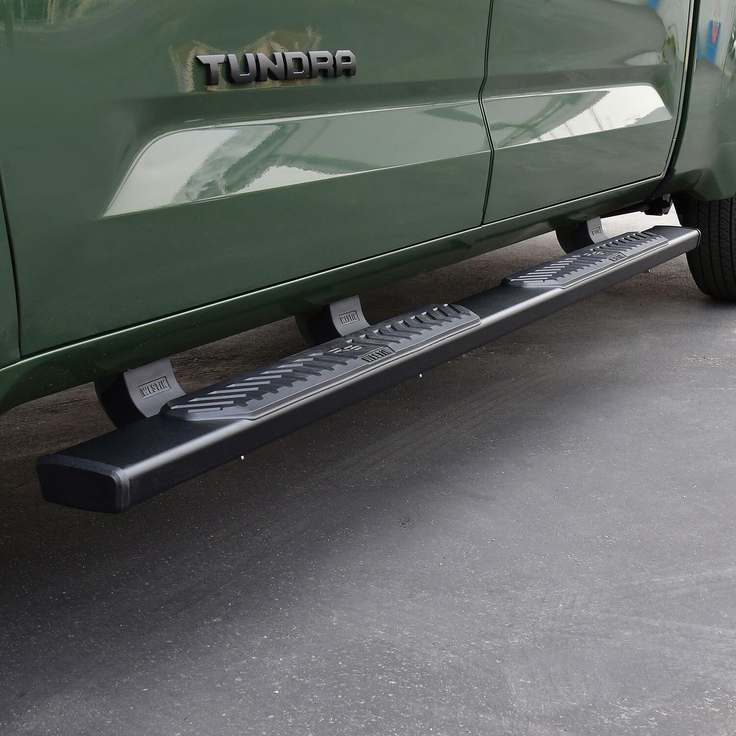 Westin R5 Nerf Step Bars for Toyota Tundra (2022-2026) - 28-51345