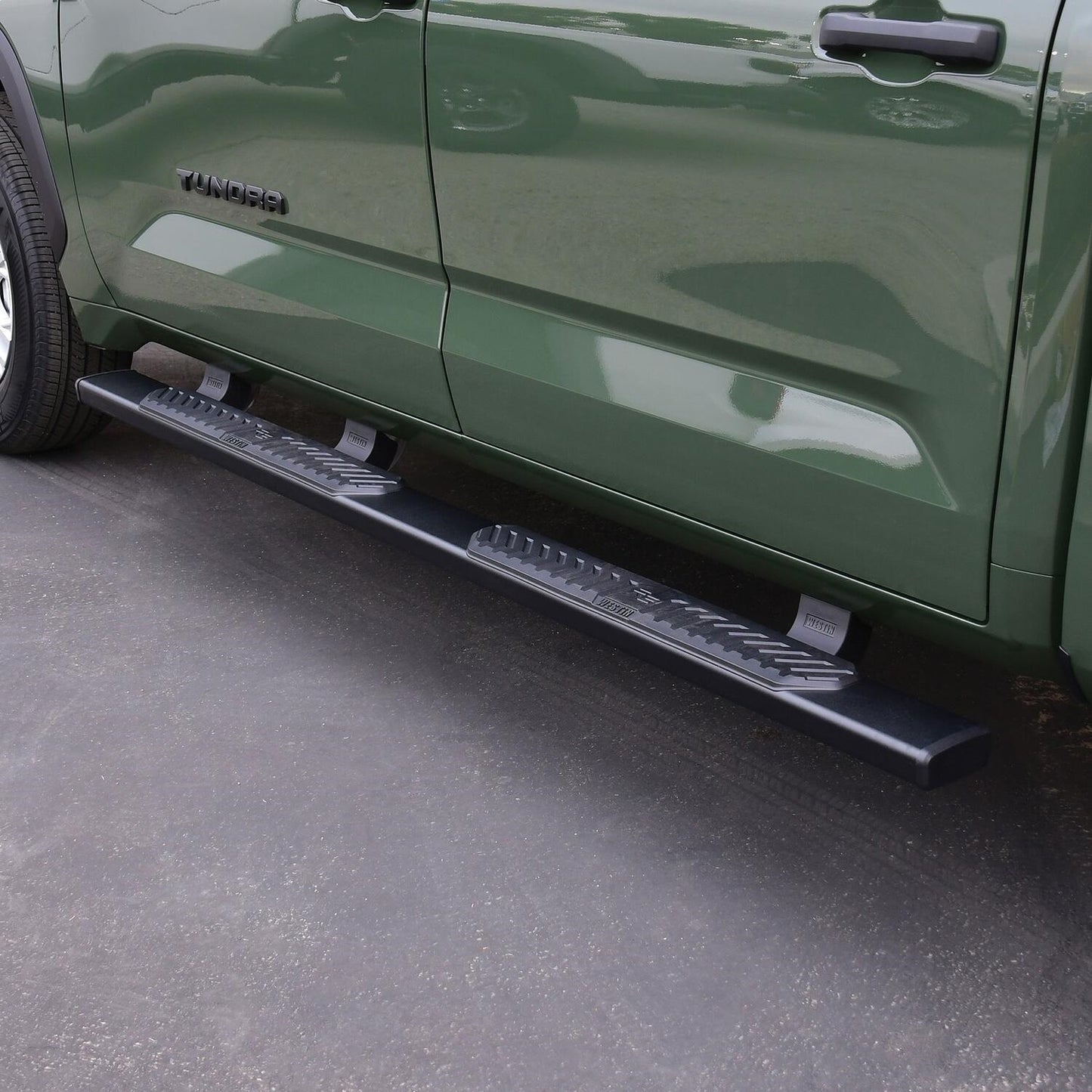 Westin R5 Nerf Step Bars for Toyota Tundra (2022-2026) - 28-51345