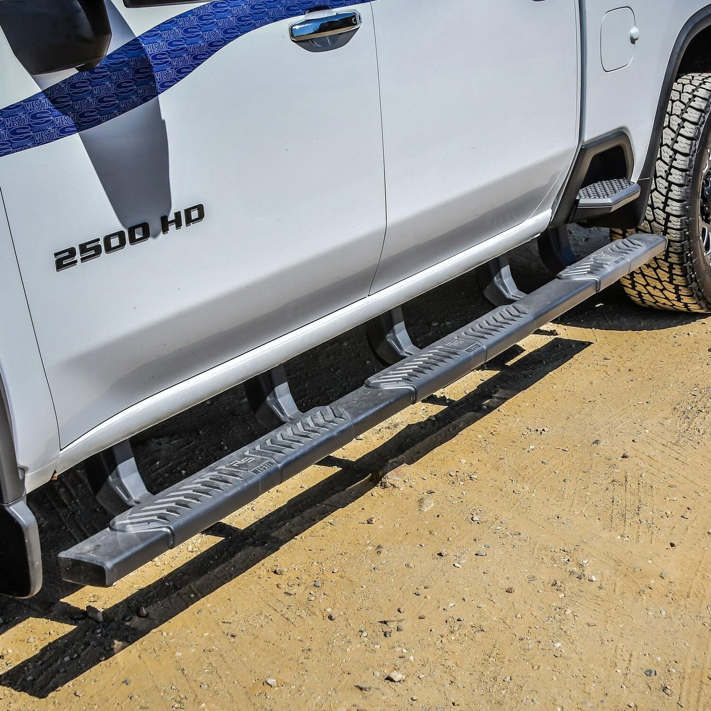 Westin R5 M-Series XD Wheel to Wheel Nerf Step Bars for Chevrolet Silverado / GMC Sierra trucks (2020-2026) - 28-5234765