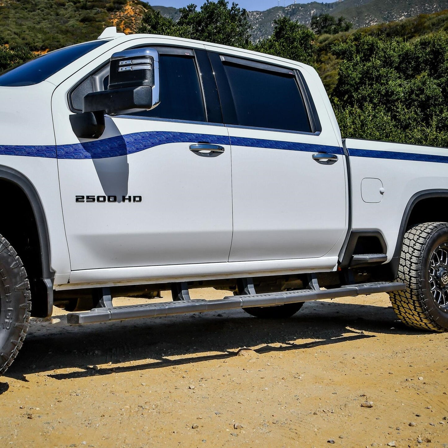 Westin R5 M-Series XD Wheel to Wheel Nerf Step Bars for Chevrolet Silverado / GMC Sierra trucks (2020-2026) - 28-5234765