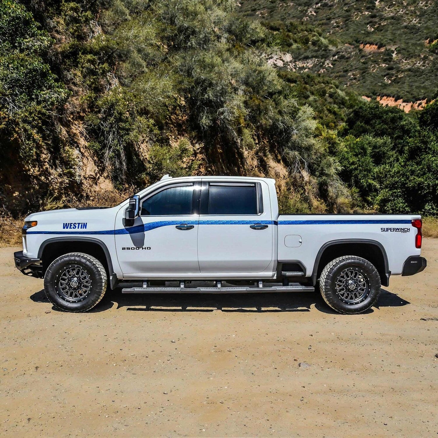 Westin R5 M-Series XD Wheel to Wheel Nerf Step Bars for Chevrolet Silverado / GMC Sierra trucks (2020-2026) - 28-5234765