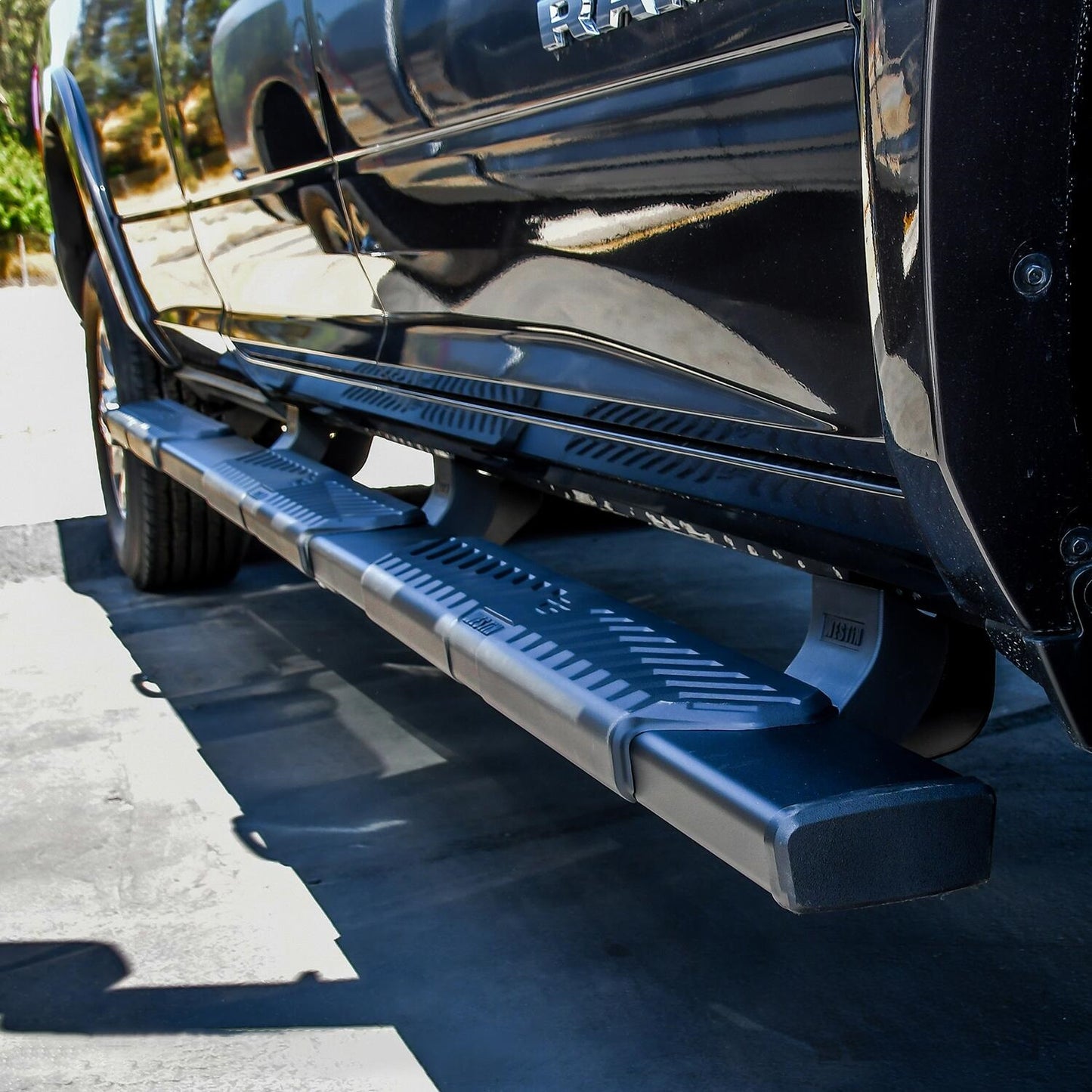 Westin R5 M-Series Wheel-to-Wheel Nerf Step Bars for Dodge/Ram 2500/3500 (2019-2026) - 28-534345