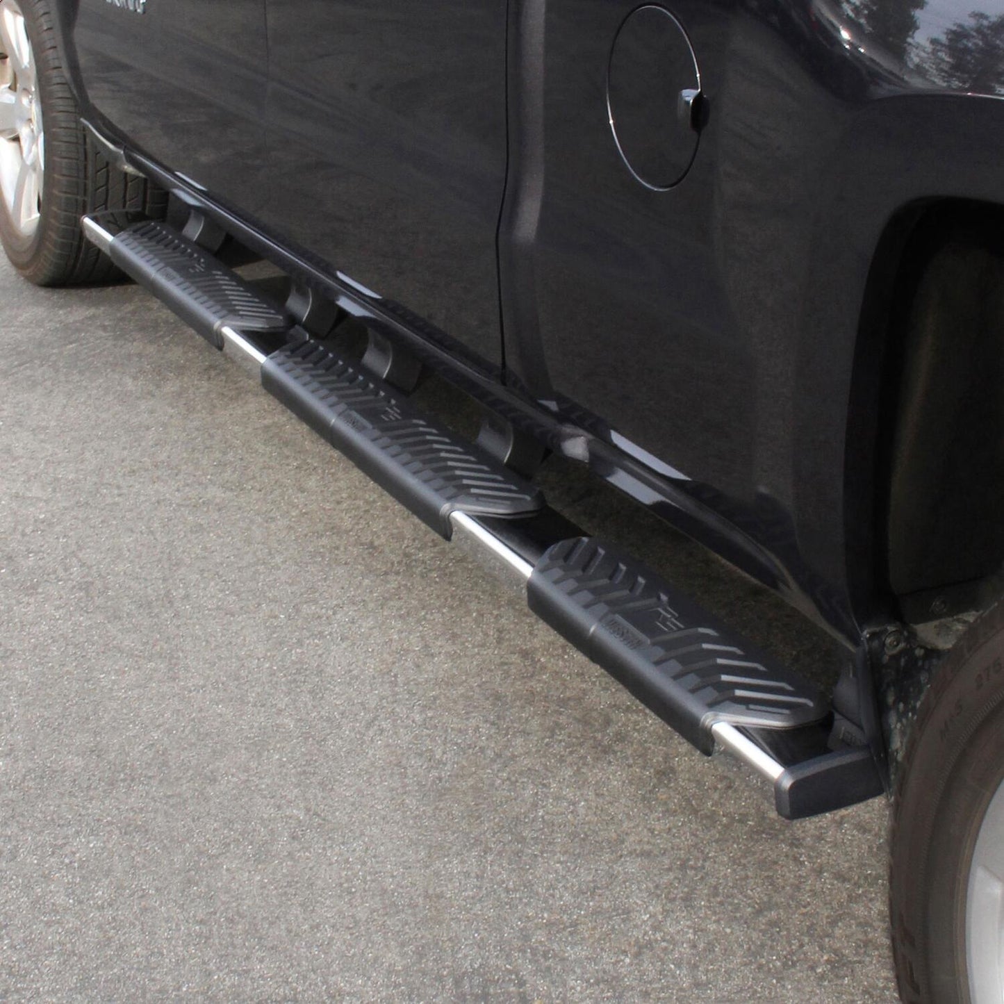 Westin R5 M-Series Wheel-to-Wheel Nerf Step Bars for Chevrolet/GMC Silverado/Sierra 1500 (2007-2017) - 28-534575