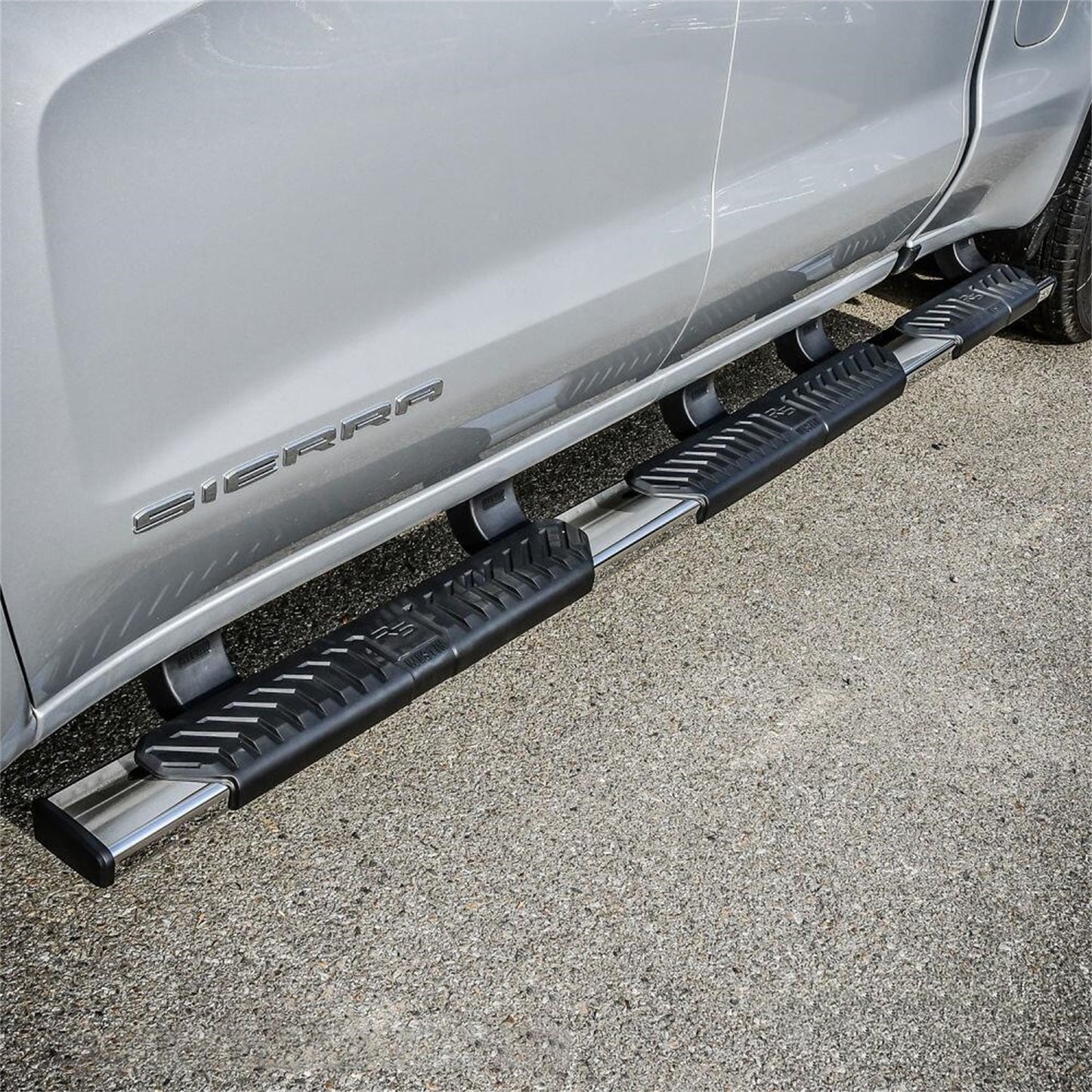 Westin R5 M-Series Wheel-to-Wheel Nerf Step Bars for Chevrolet/GMC Silverado/Sierra 1500 (2019-2026) - 28-534680