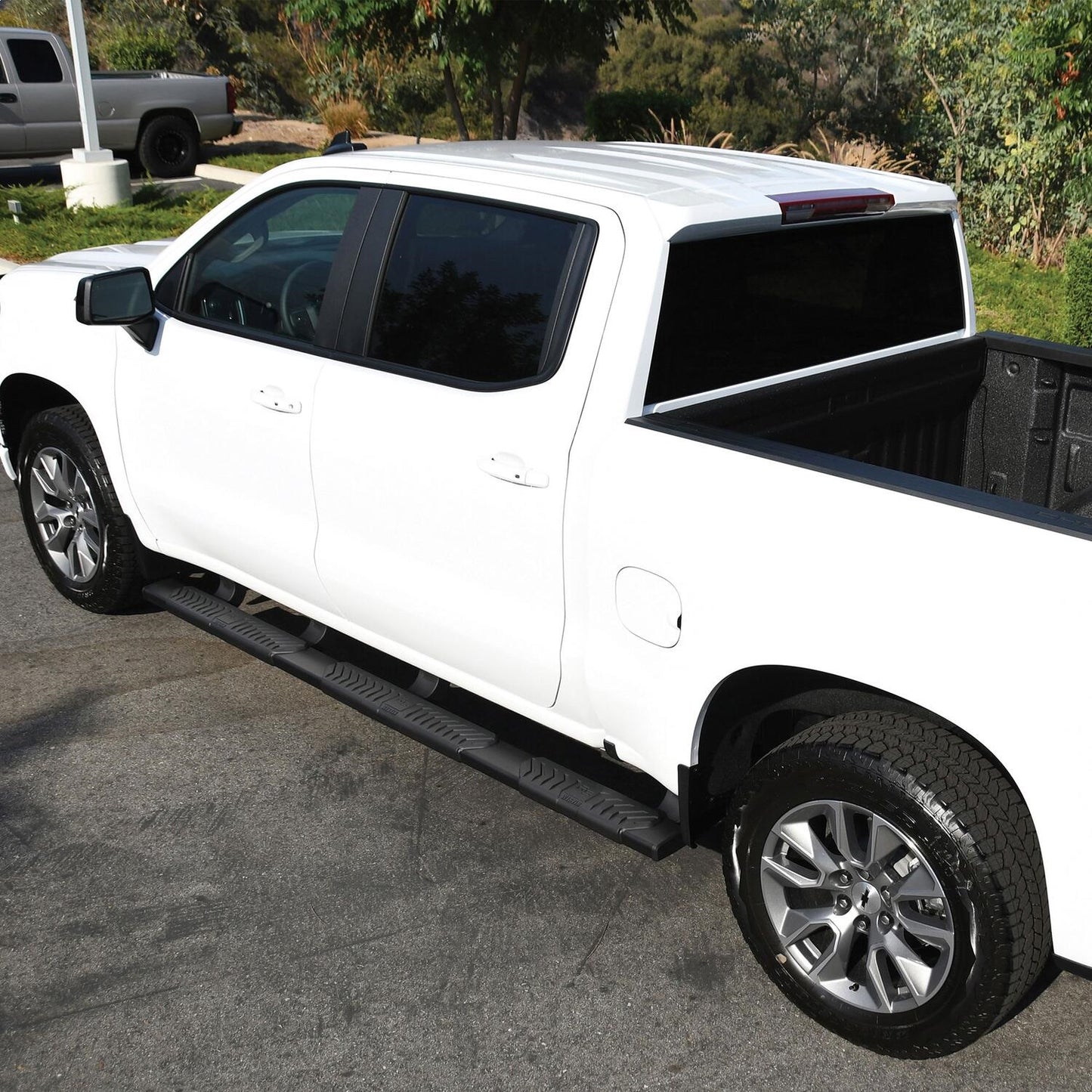 Westin R5 M-Series Wheel-to-Wheel Nerf Step Bars for Chevrolet/GMC Silverado/Sierra 1500 (2019-2026) - 28-534685