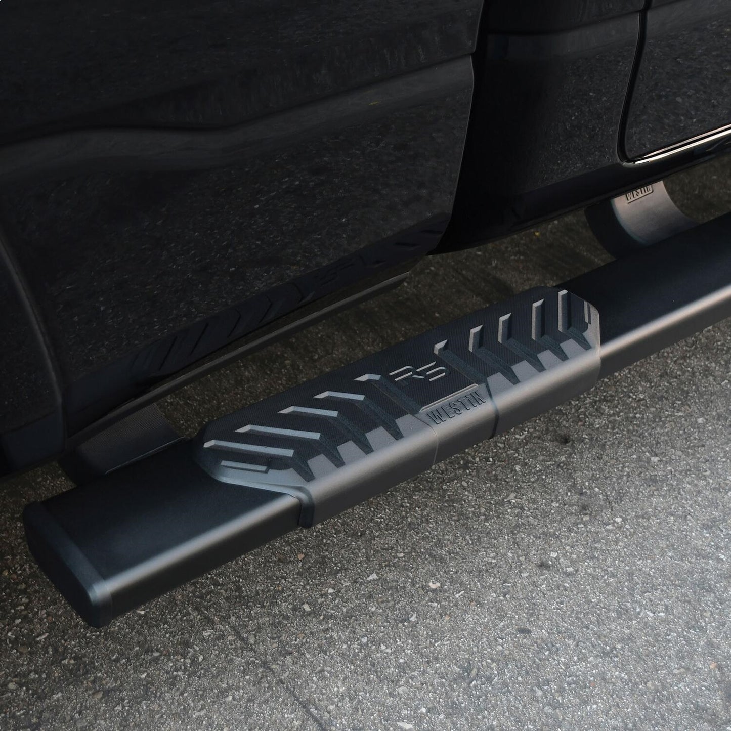 Westin R5 M-Series Wheel-to-Wheel Nerf Step Bars for Dodge/Ram 1500 (2019-2026) - 28-534705