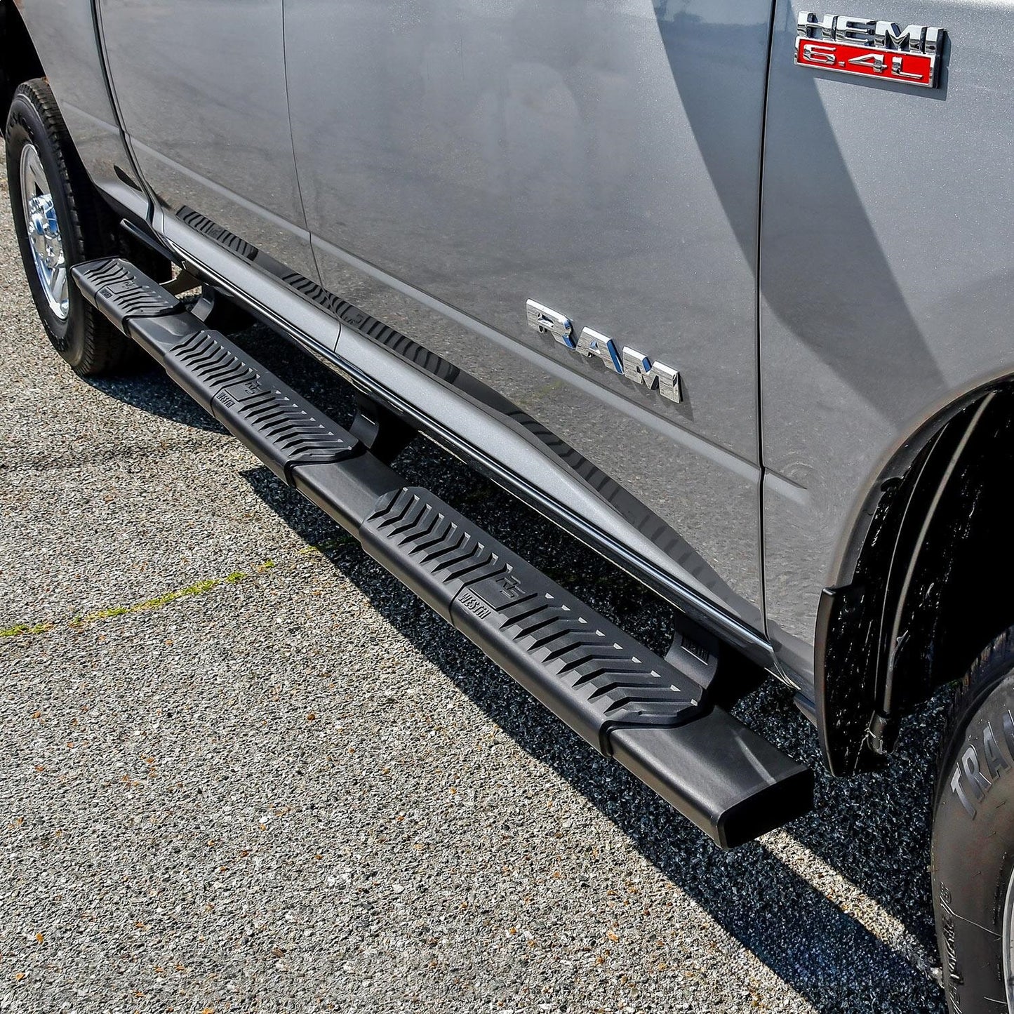Westin R5 M-Series Wheel-to-Wheel Nerf Step Bars for Dodge/Ram 2500/3500 (2019-2026) - 28-534785
