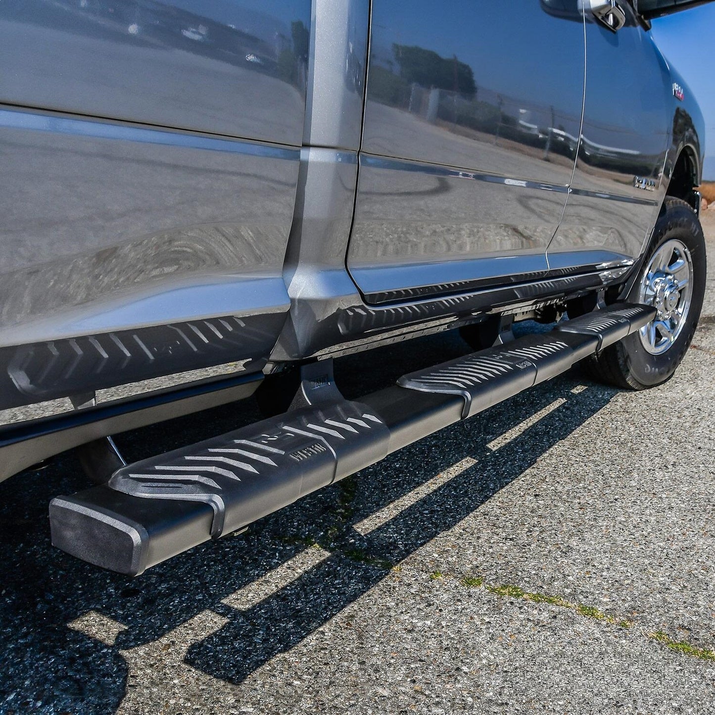 Westin R5 M-Series Wheel-to-Wheel Nerf Step Bars for Dodge/Ram 2500/3500 (2019-2026) - 28-534785