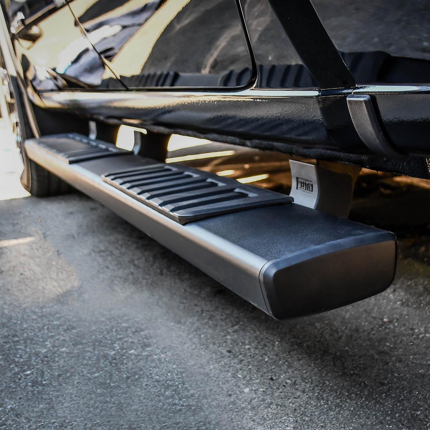Westin R7 Nerf Step Bars for Chevrolet Silverado / GMC Sierra trucks (2019-2026) - 28-71265