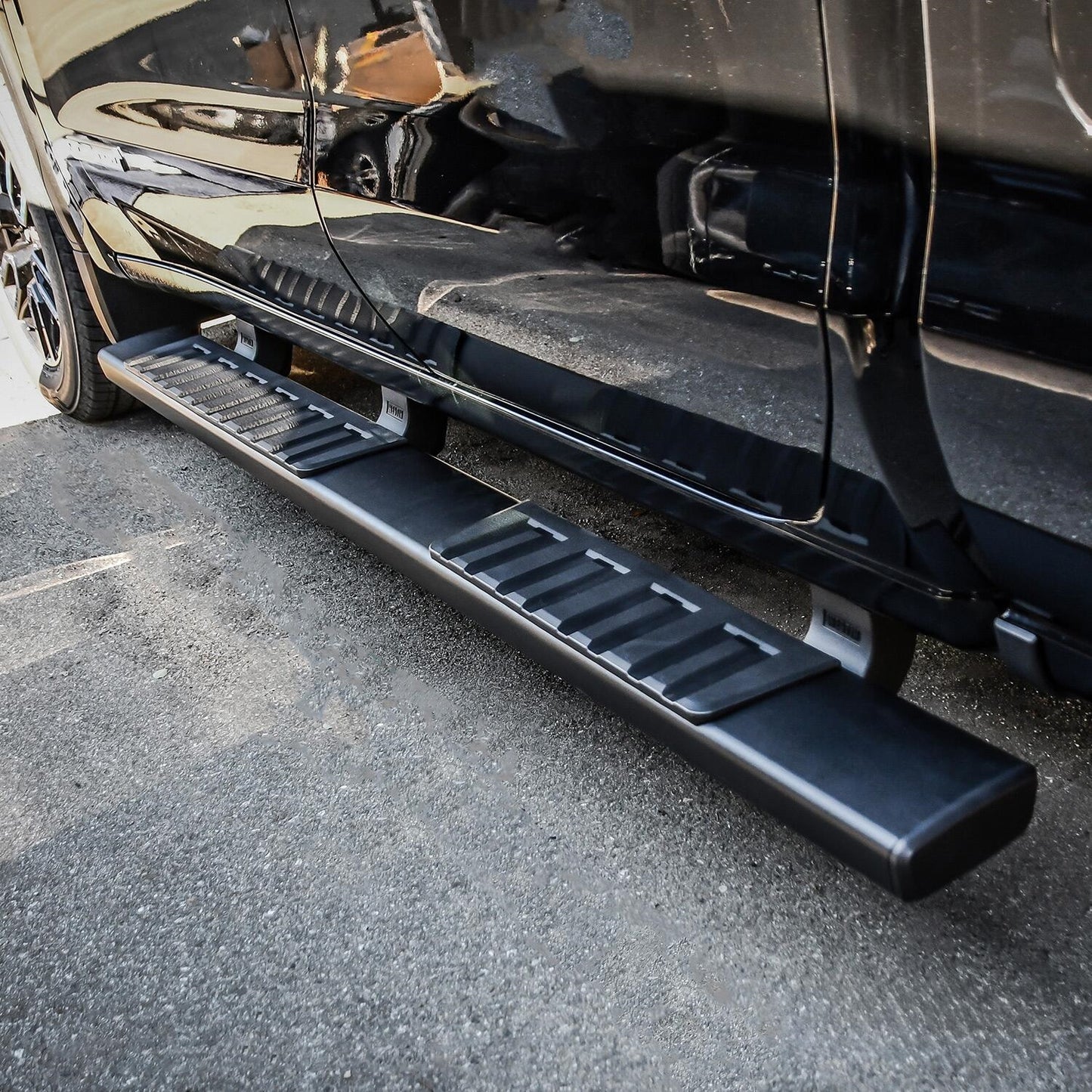 Westin R7 Nerf Step Bars for Chevrolet Silverado / GMC Sierra trucks (2019-2026) - 28-71265