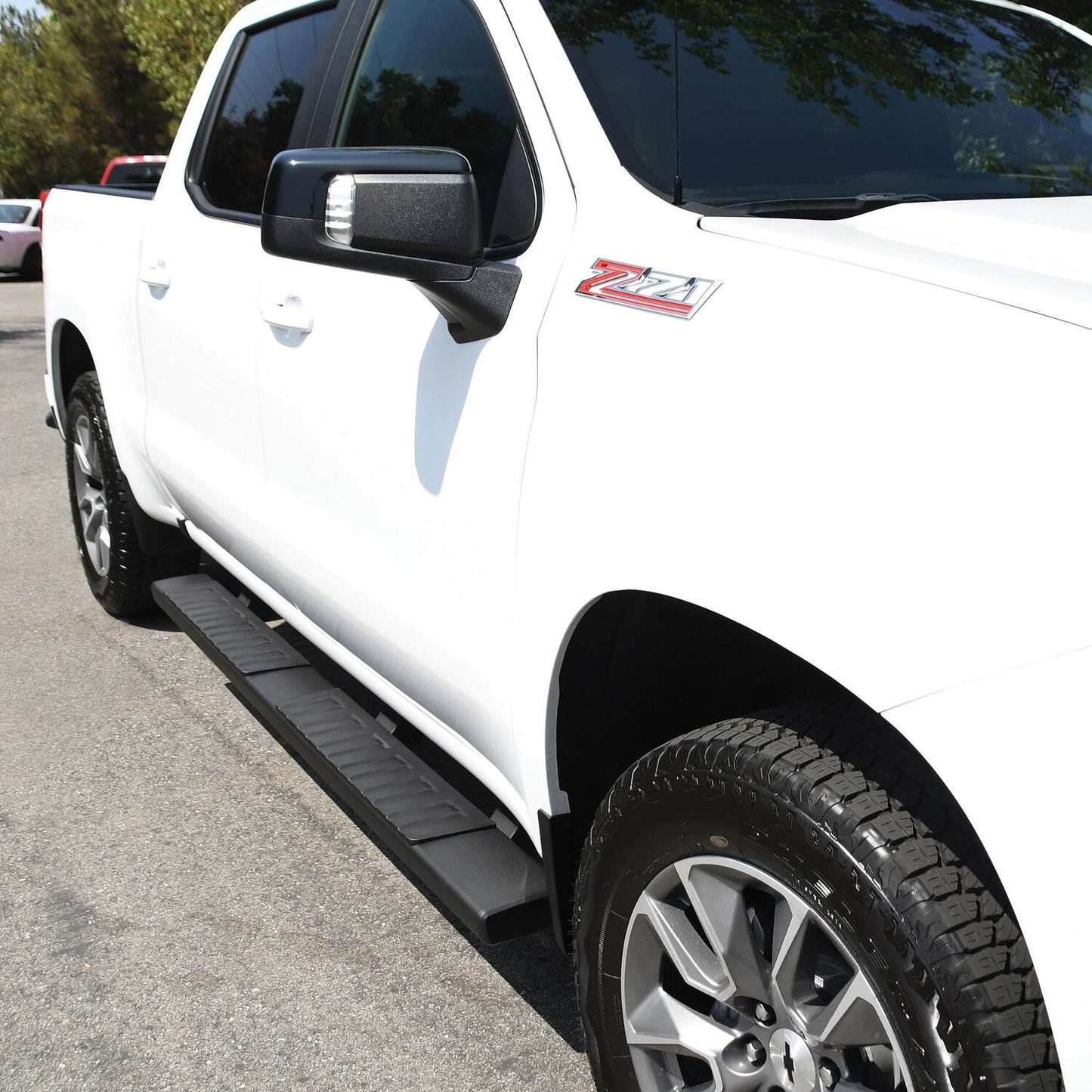 Westin R7 Nerf Step Bars for Chevrolet Silverado / GMC Sierra trucks (2019-2026) - 28-71275
