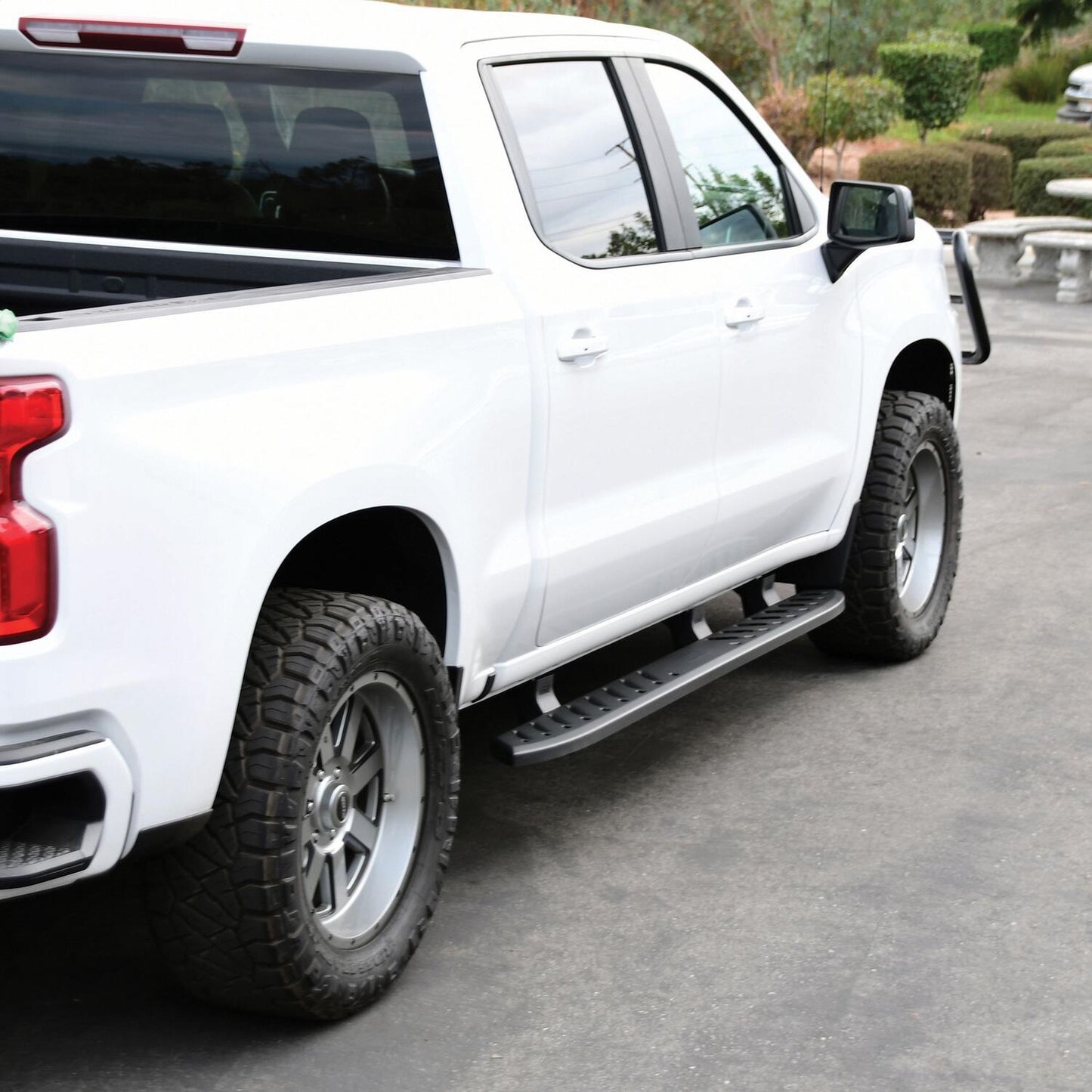 Westin Thrasher Running Boards for Chevrolet Silverado / GMC Sierra trucks (2019-2026) - 28-81275