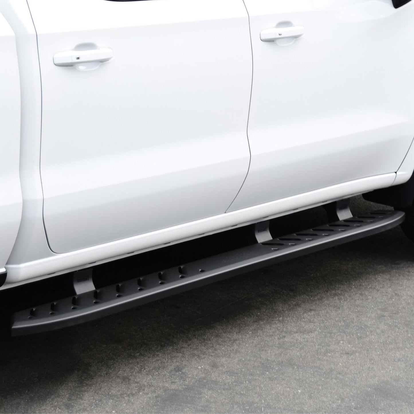 Westin Thrasher Running Boards for Chevrolet Silverado / GMC Sierra trucks (2019-2026) - 28-81275