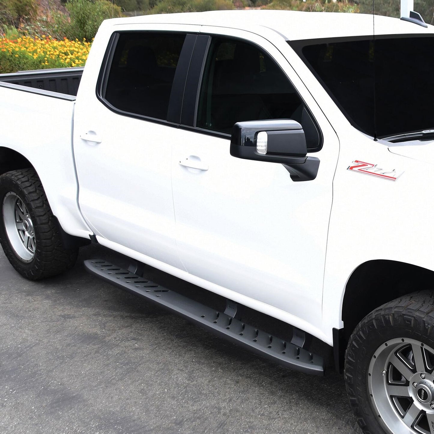 Westin Thrasher Running Boards for Chevrolet Silverado / GMC Sierra trucks (2019-2026) - 28-81275