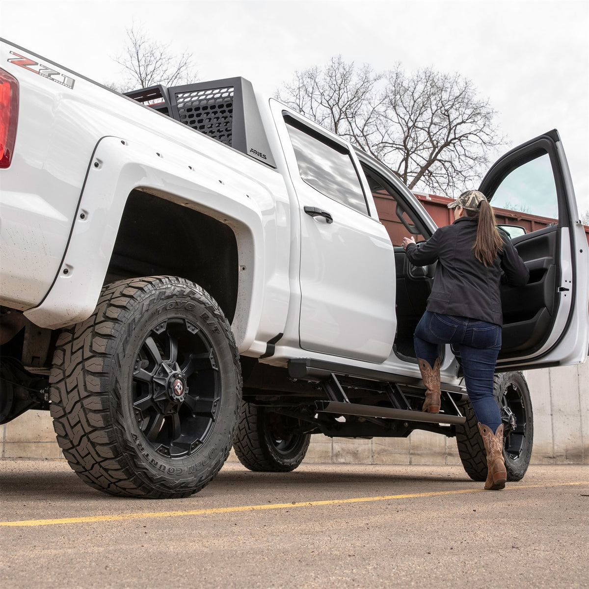 ARIES ActionTrac 83.6-in Retractable Powered Running Boards for Chevrolet/GMC Silverado/Sierra 1500, 2500 HD, 3500 HD Crew Cab (2014-2019) - 3047902