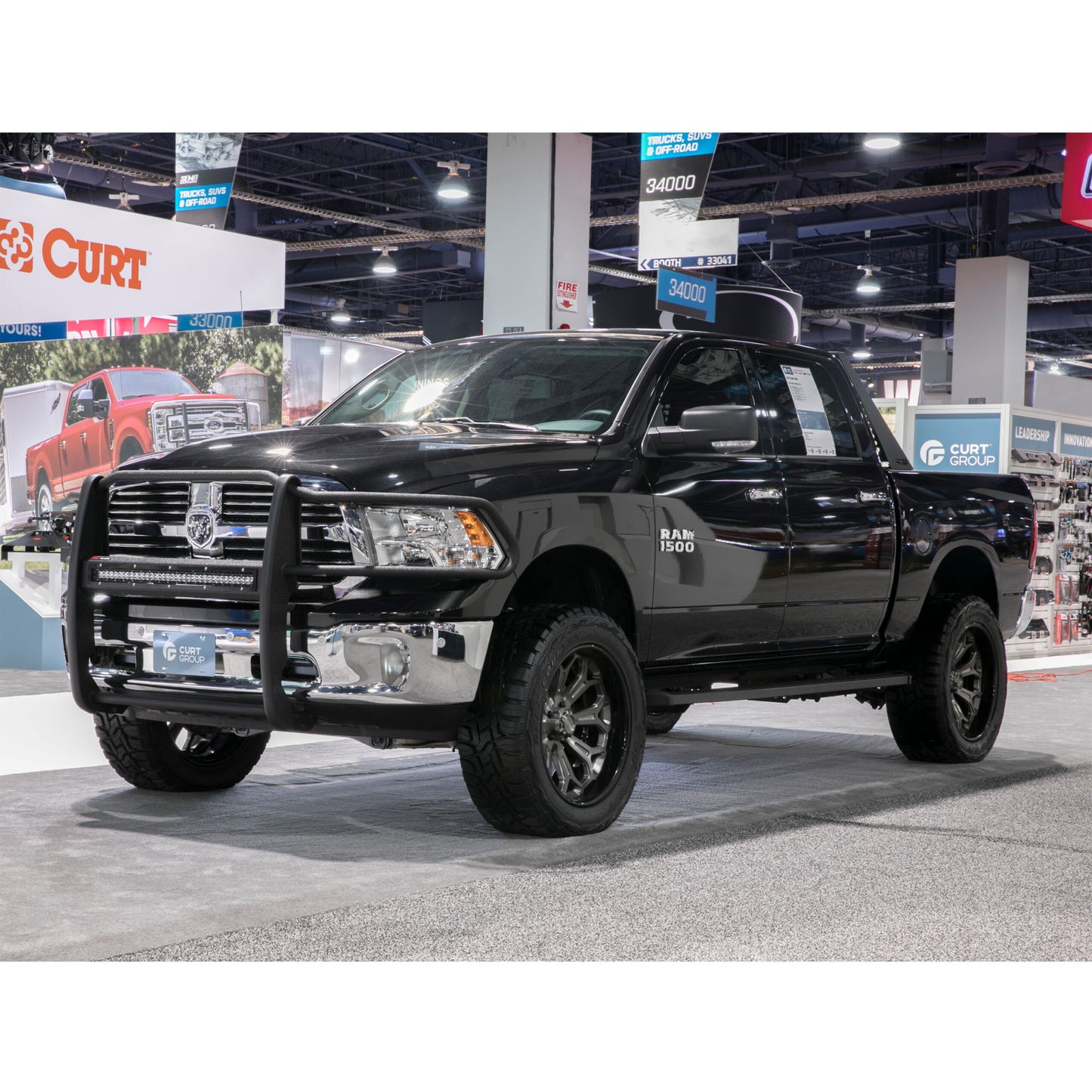 Luverne SlimGrip 5" x 88" Black Aluminum Running Boards, Select Ram 1500