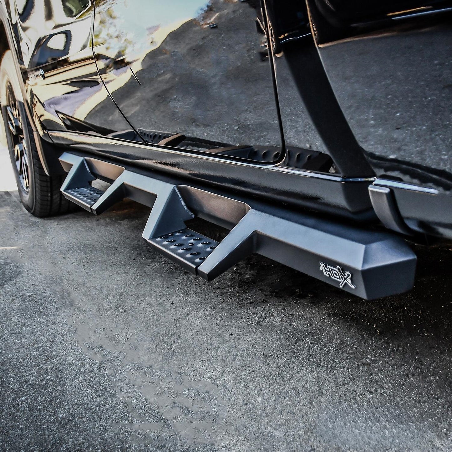 Westin HDX Drop Nerf Step Bars for Chevrolet Silverado / GMC Sierra trucks (2019-2026) - 56-14125