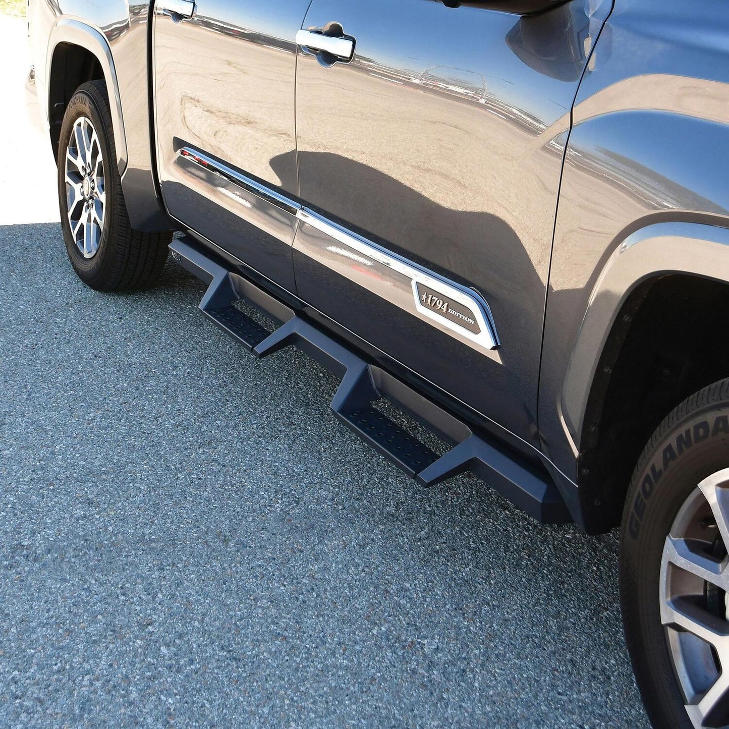 Westin HDX Drop Nerf Step Bars for Toyota Tundra (2022-2026) - 56-14235