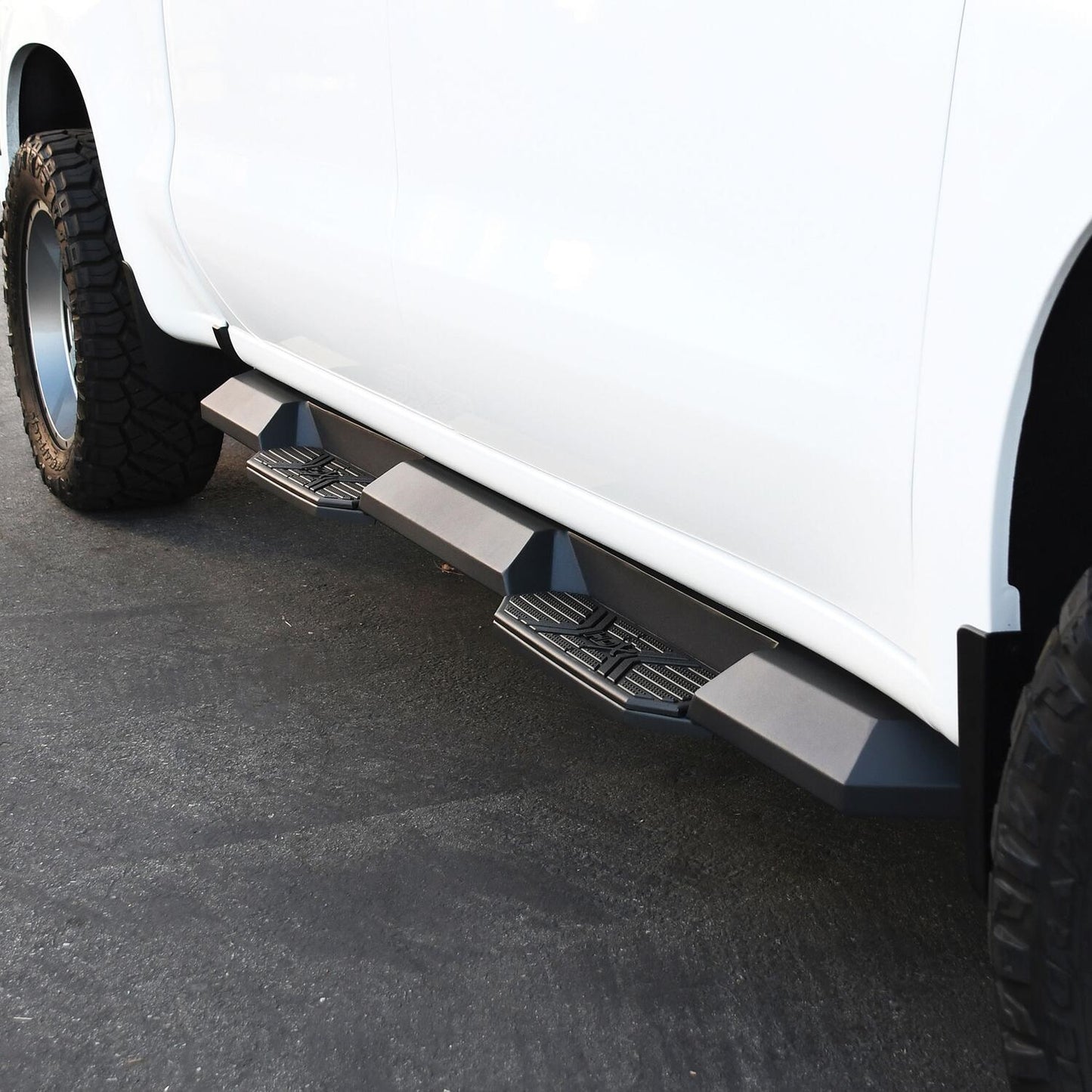 Westin HDX Xtreme Nerf Step Bars for Chevrolet Silverado / GMC Sierra trucks (2019-2026) - 56-24135