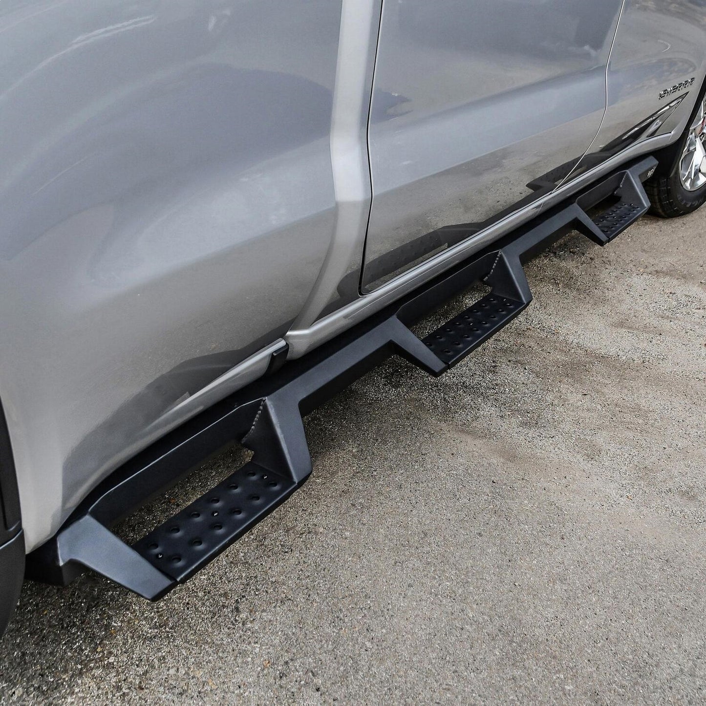 Westin HDX Drop Wheel-to-Wheel Nerf Step Bars for Chevrolet/GMC Silverado/Sierra 1500 (2019-2026) - 56-534695