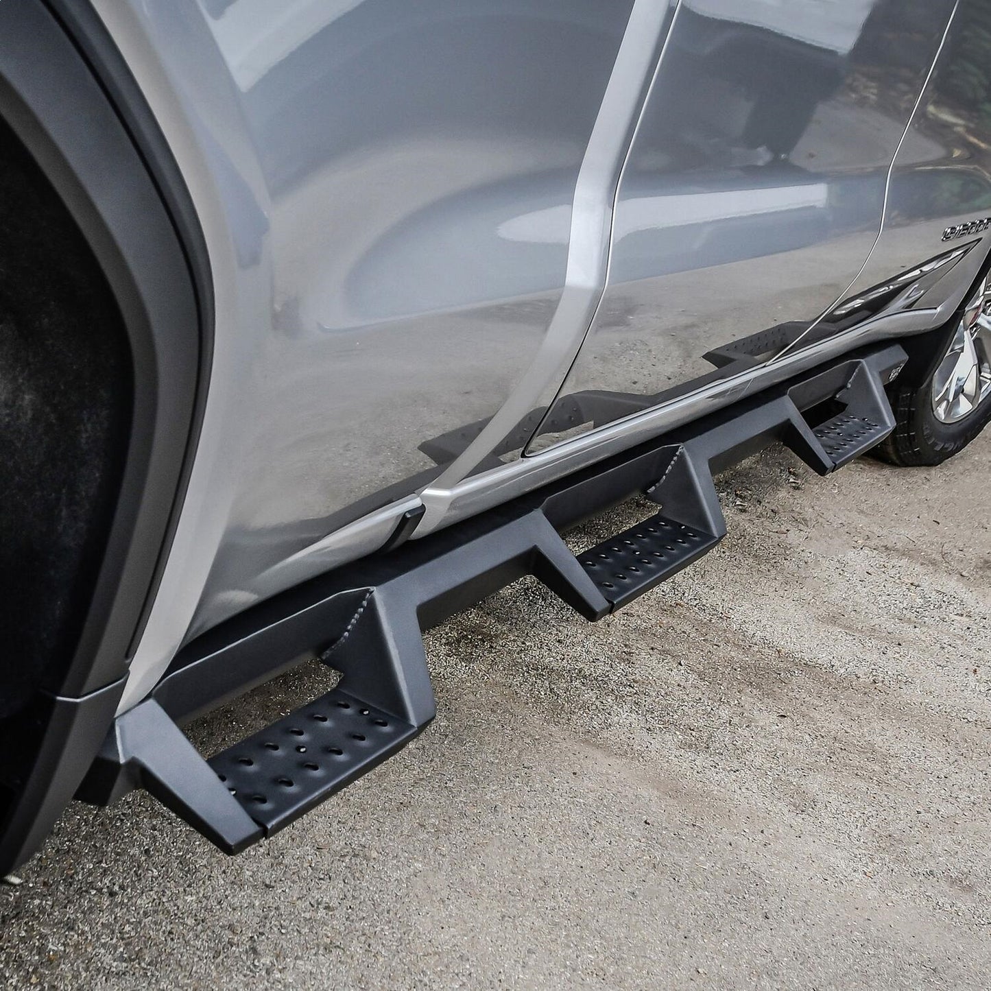 Westin HDX Drop Wheel-to-Wheel Nerf Step Bars for Chevrolet/GMC Silverado/Sierra 1500 (2019-2026) - 56-534695