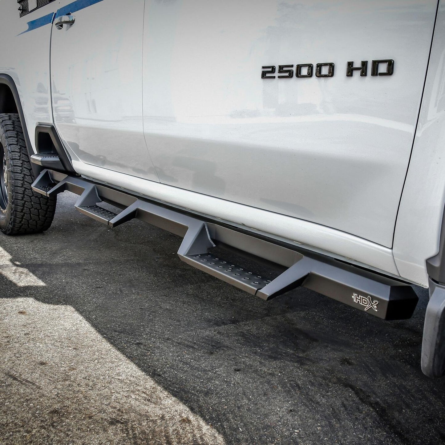 Westin HDX Drop Wheel-to-Wheel Nerf Step Bars for Chevrolet Silverado / GMC Sierra trucks (2020-2026) - 56-534765