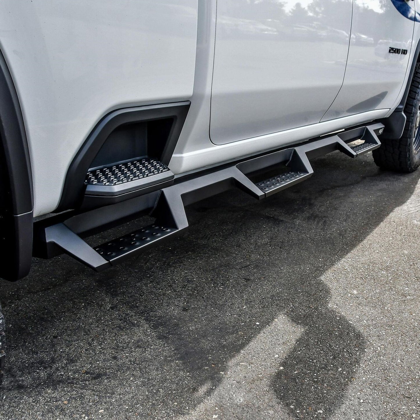 Westin HDX Drop Wheel-to-Wheel Nerf Step Bars for Chevrolet Silverado / GMC Sierra trucks (2020-2026) - 56-534765