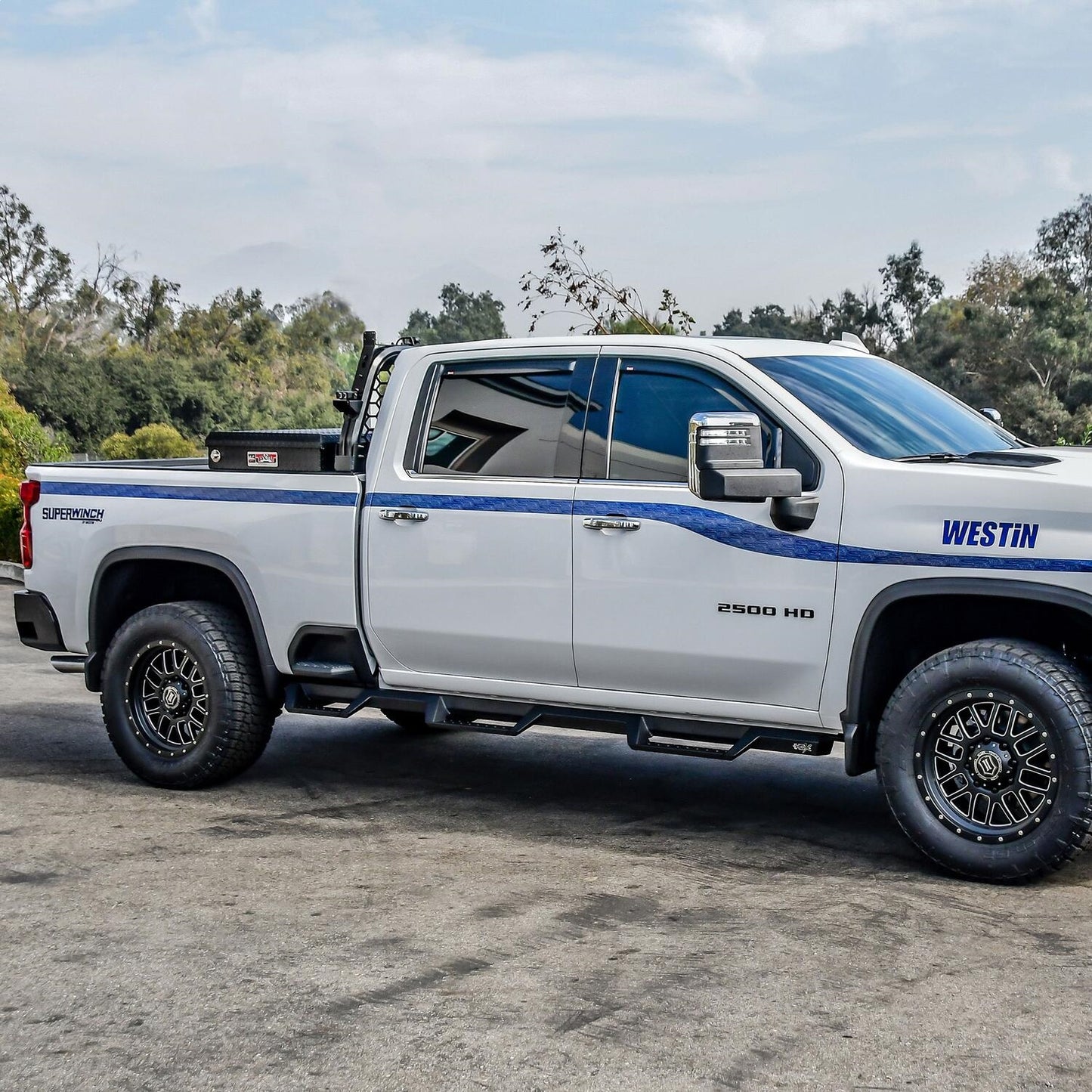 Westin HDX Drop Wheel-to-Wheel Nerf Step Bars for Chevrolet Silverado / GMC Sierra trucks (2020-2026) - 56-534765