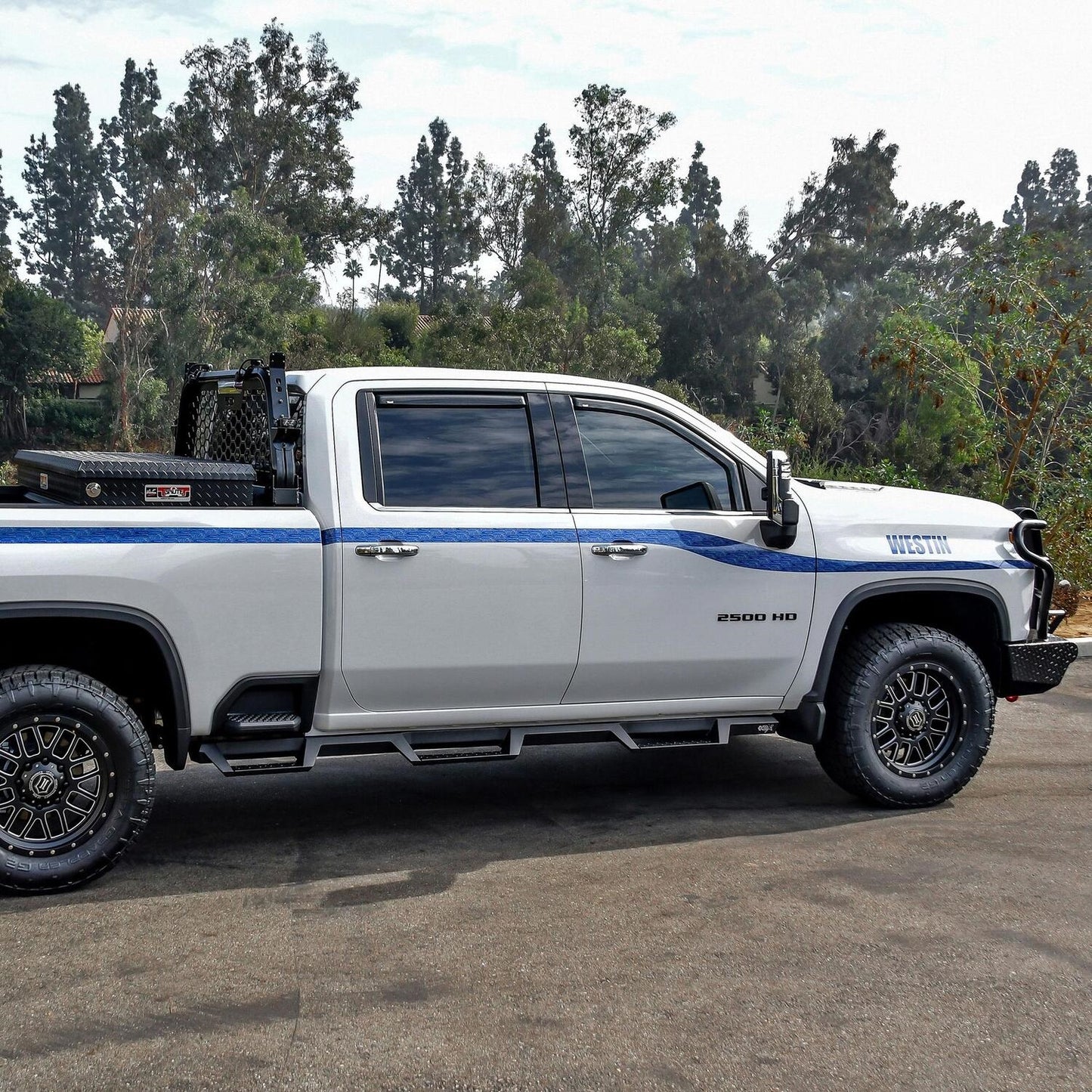 Westin HDX Drop Wheel-to-Wheel Nerf Step Bars for Chevrolet Silverado / GMC Sierra trucks (2020-2026) - 56-534765