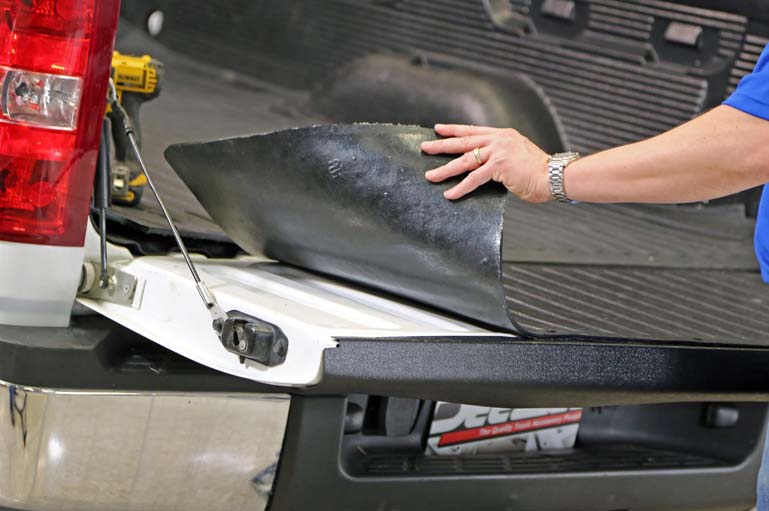 Dee Zee Tailgate Mat - Full Size - 60-in x 19.5-in