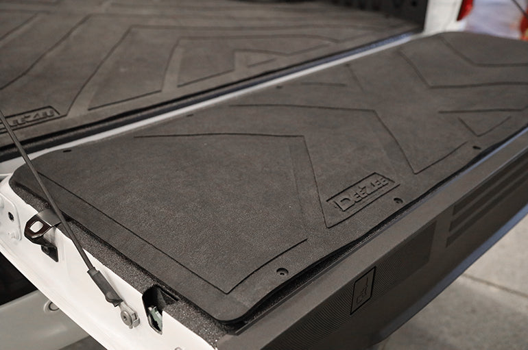 Dee Zee Tailgate Mat - Full Size/Universal - 60-in x 19.5-in