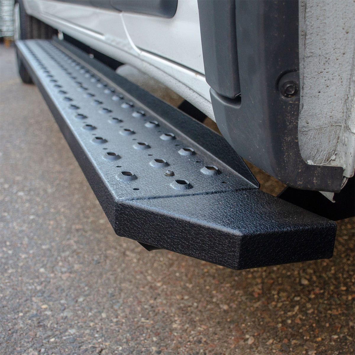 ARIES RidgeStep 6-1/2-in x 96-in for Ford/Freightliner/Mercedes-Benz/RAM (2007-2026) - C3696