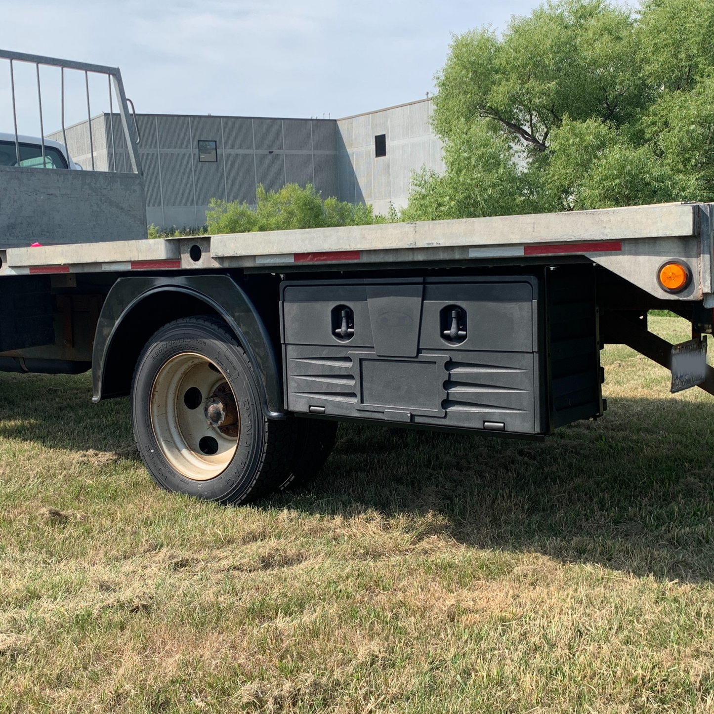 Jonesco 40-in Underbody Composite Tool Box - Single-Door - JBZ1000