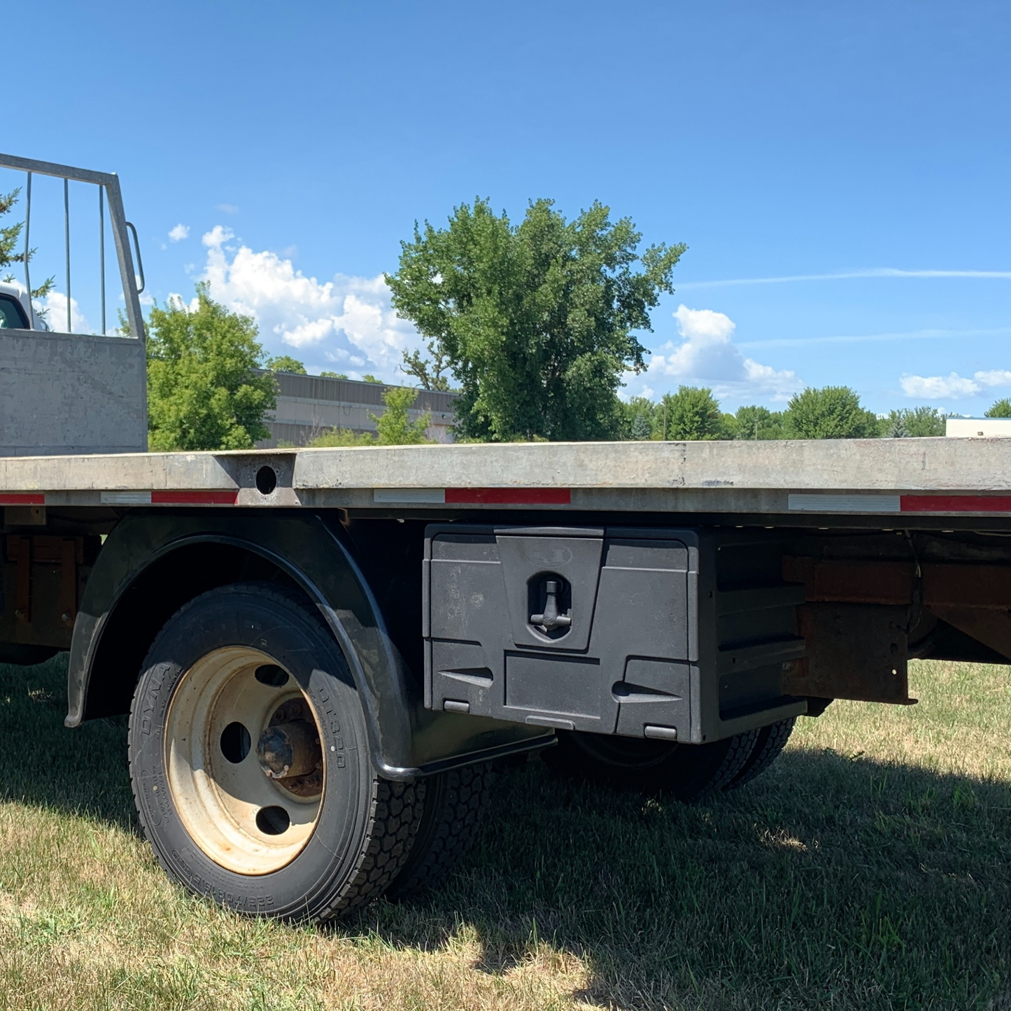 Jonesco 23-in Underbody Composite Tool Box - Single-Door - JBZ580