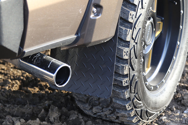 Dee Zee Flaps Brite-Tread Universal 11x19 Notched