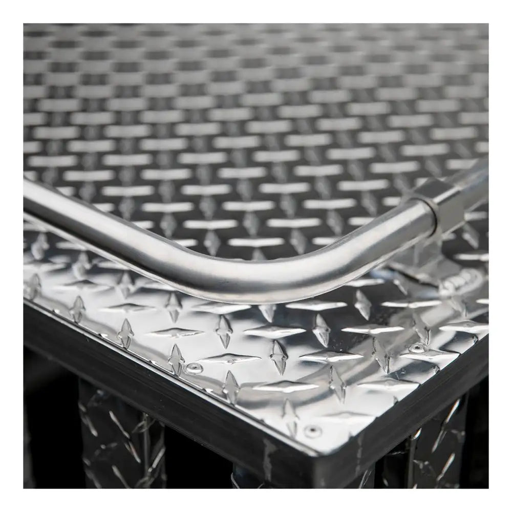 UWS Bright Aluminum 36" X 36" Single-Door Dog Box