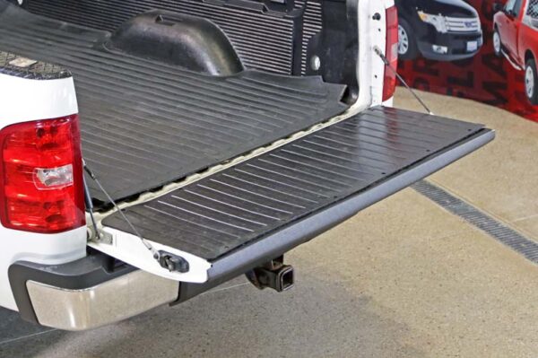 Dee Zee Tailgate Mat - Full Size - 60-in x 19.5-in - Image 2